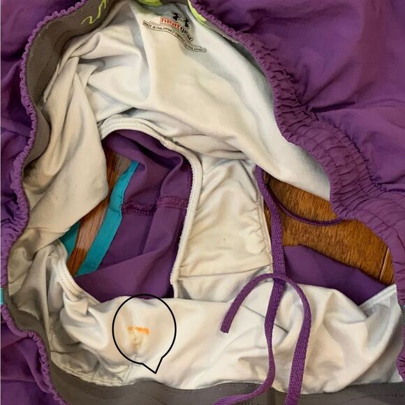 Under Armour Heat Gear Size Large running shorts - Picture 7 of 7